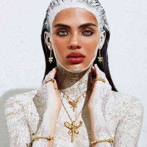 18k Gold Butterfly Charm Uno de 50